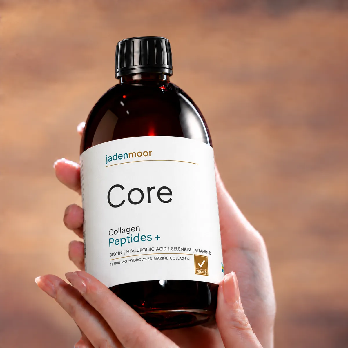 Opakowanie Jadenmoor Core 500 ml trzymane w dłoni
